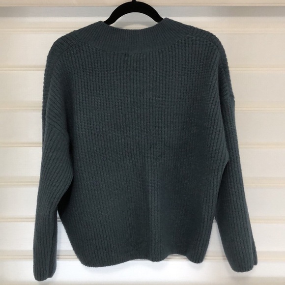 Really warm blue sweater - Picture 2 of 5